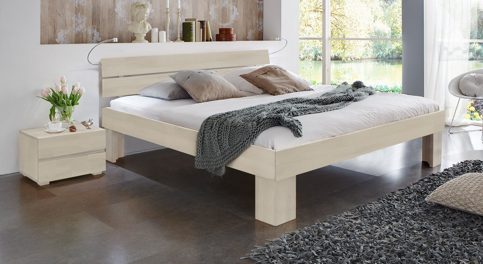 Bett Lucca Komfort mit einer Fußhoehe von 30cm in weißer Buche