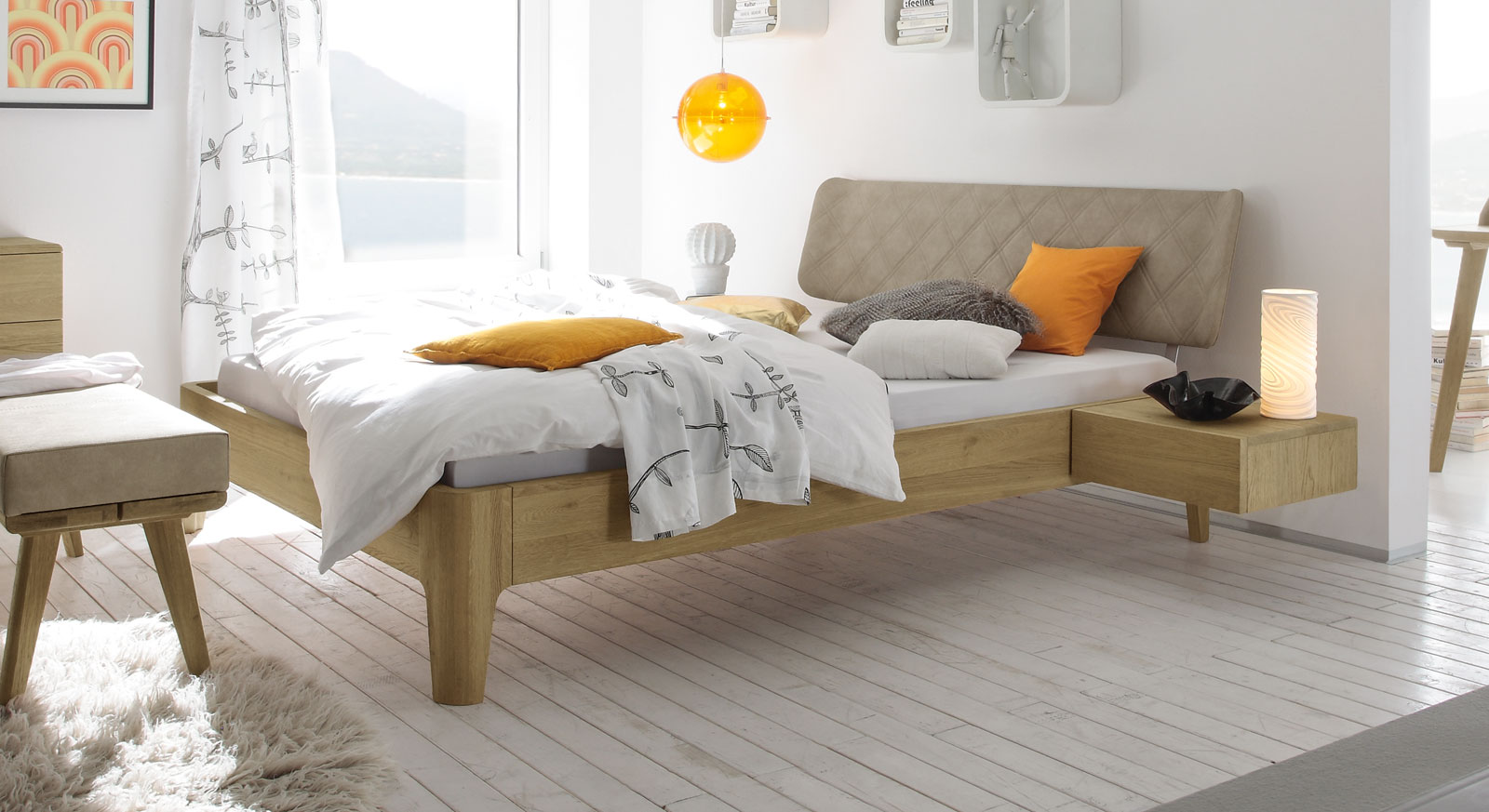 Modernes Bett Weno aus Massivholz