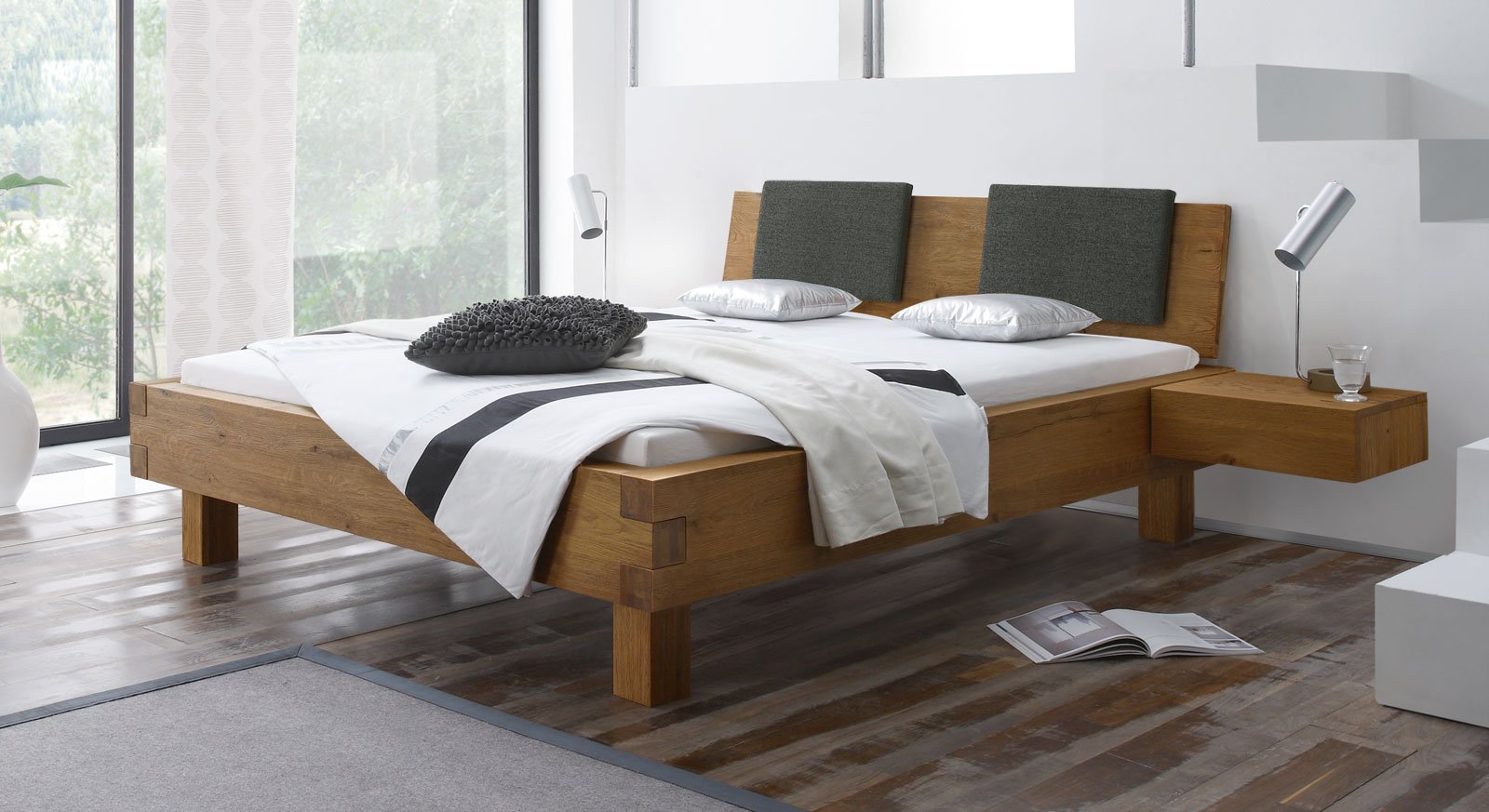 Stabiles Doppelbett Kasos aus Massivholz