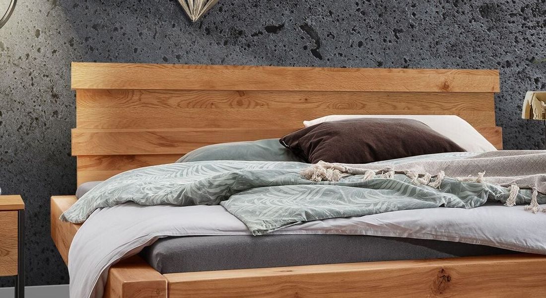 HOMELIV. Balkenbett Sao Komfort Wildeiche Massivholz