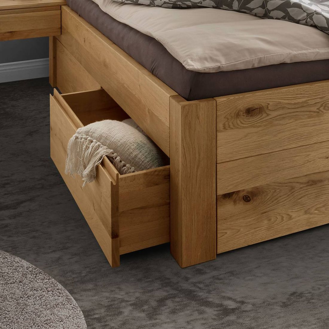 Bett Taric Komfort Wildeiche Massivholz mit Schubkasten