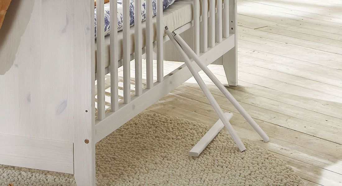 Babybett Countryside Kiefer Massivholz mit Lattenrost und Schlupfsprossen