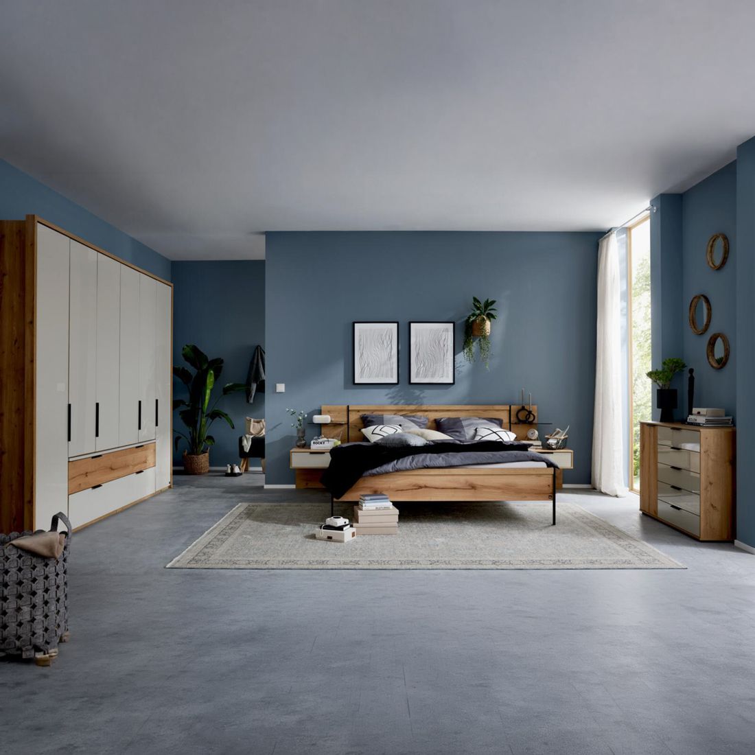 Interliving Drehtüren-Kleiderschrank 1034 Eiche Dekor mit Glasfront und Schubladen
