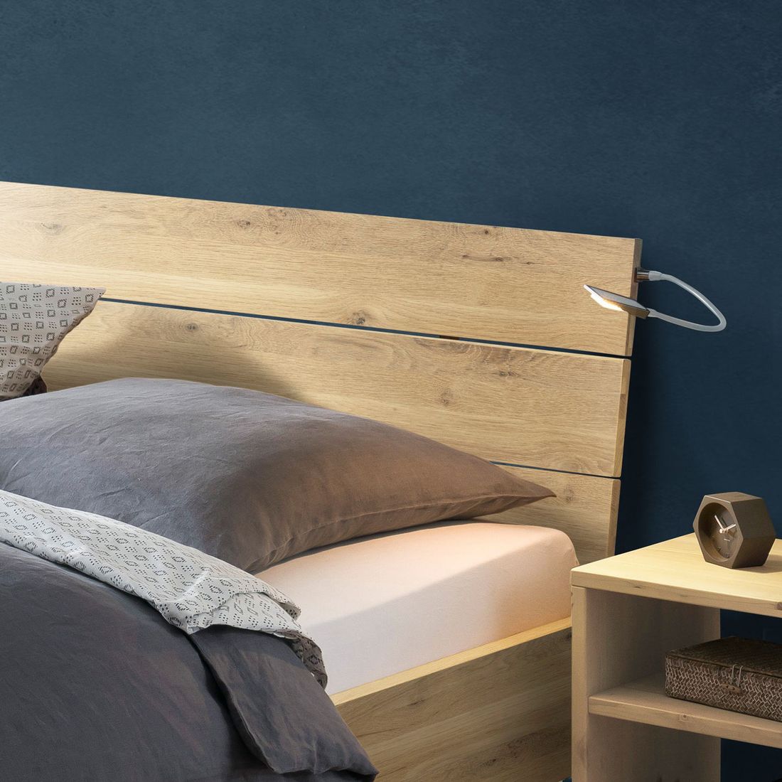 Bett Larus Komfort Wildeiche Massivholz mit Bettkasten