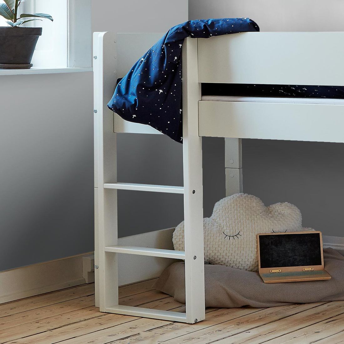 Mini-Hochbett Tacora Buche teilmassiv mit Lattenrost 90x200cm
