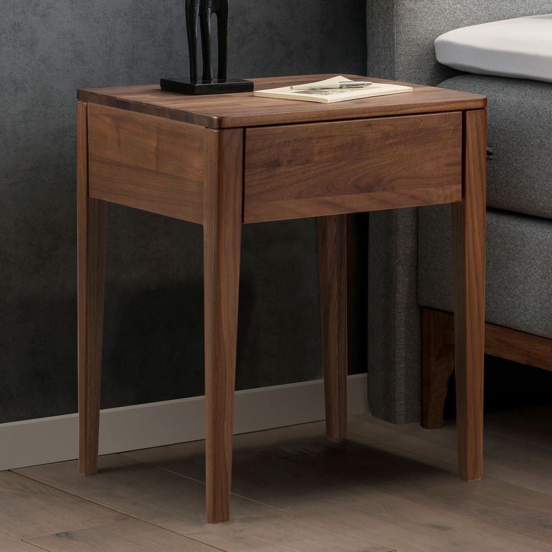 Nachttisch Denar Nussbaum Massivholz H 58cm