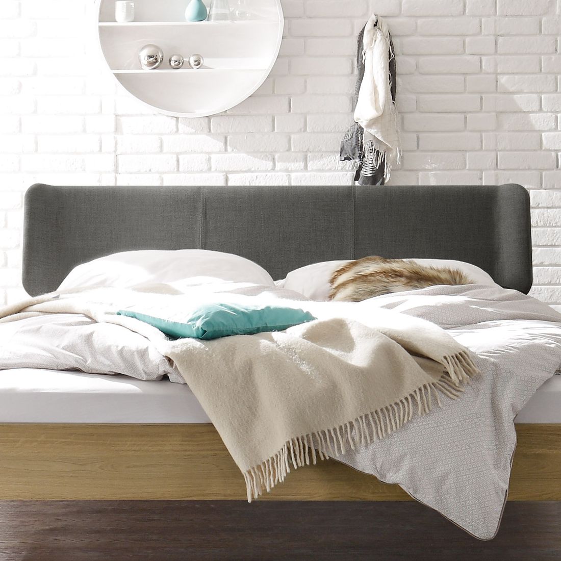 Bett Rakaia Eiche Massivholz