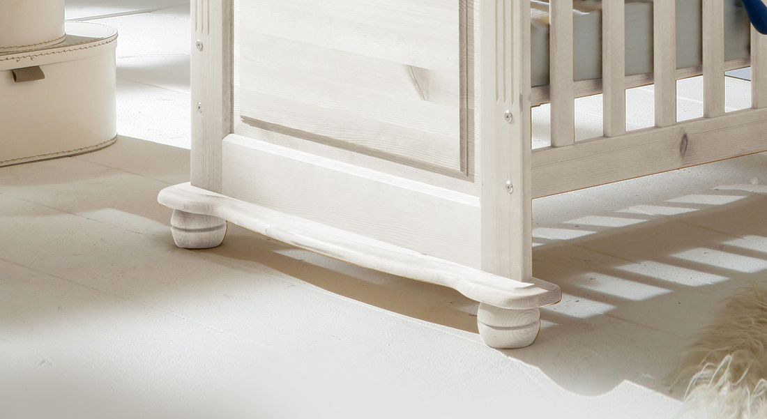 Babybett Countryside Kiefer Massivholz mit Lattenrost und Schlupfsprossen