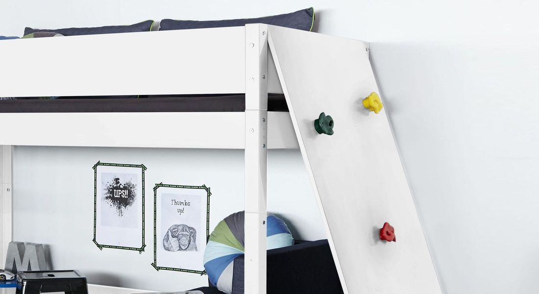 Midi-Hochbett Kids Town Buche teilmassiv mit Lattenrost und Kletterwand