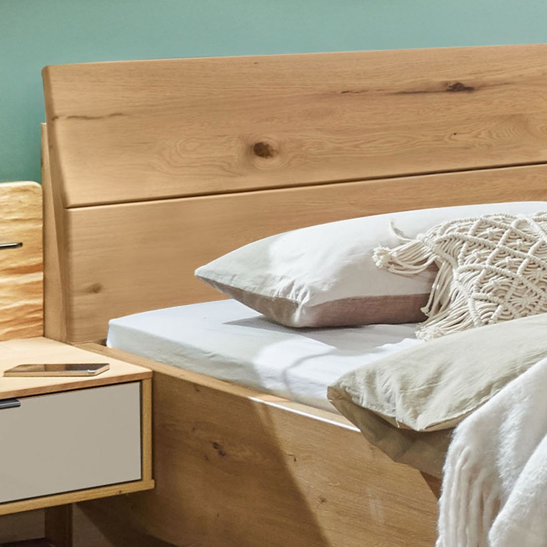 Bett Nerja Eiche teilmassiv Komfort mit Holzkopfteil