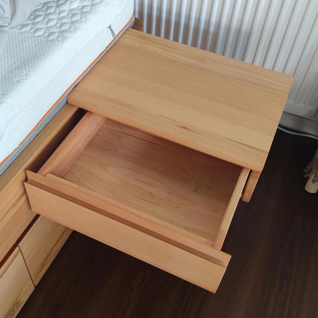 Schwebenachttisch Zarbo Kernbuche Massivholz