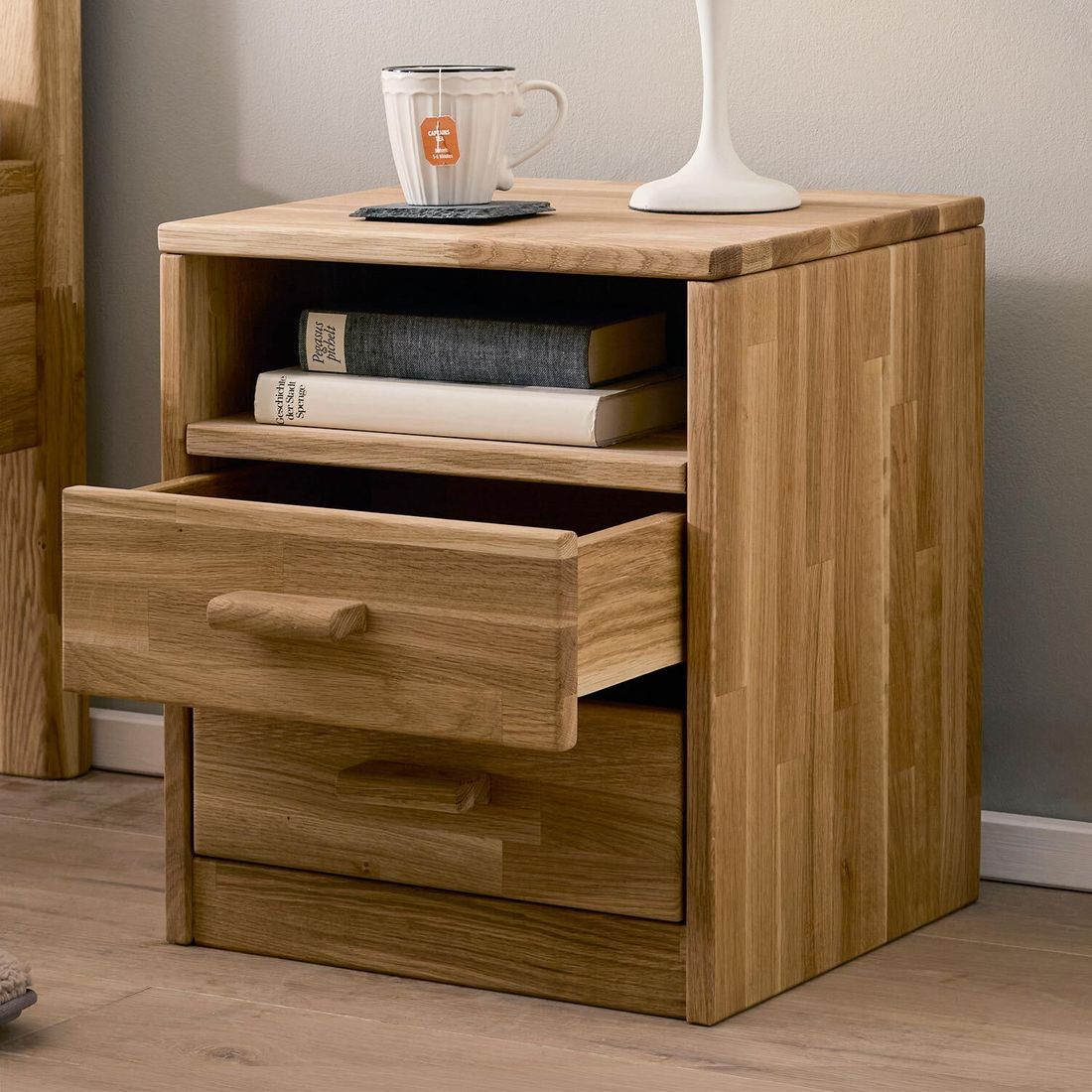 HOMELIV. Nachttisch Ewen Wildeiche Massivholz H 48cm