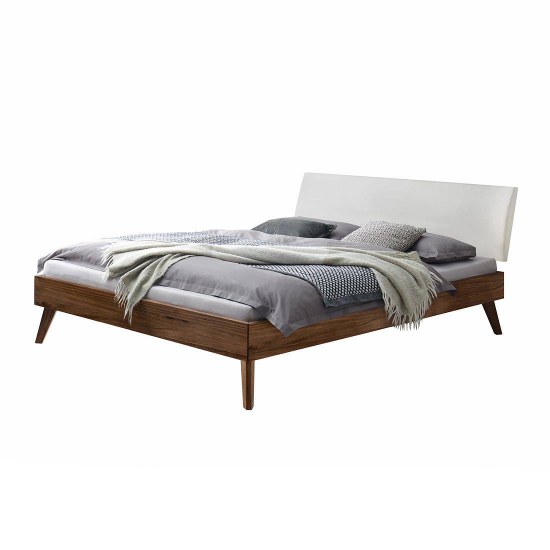 Bett Tomino Nussbaum Massivholz