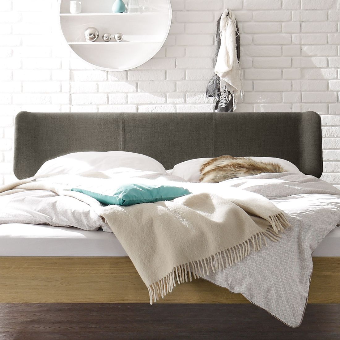 Bett Rakaia Eiche Massivholz