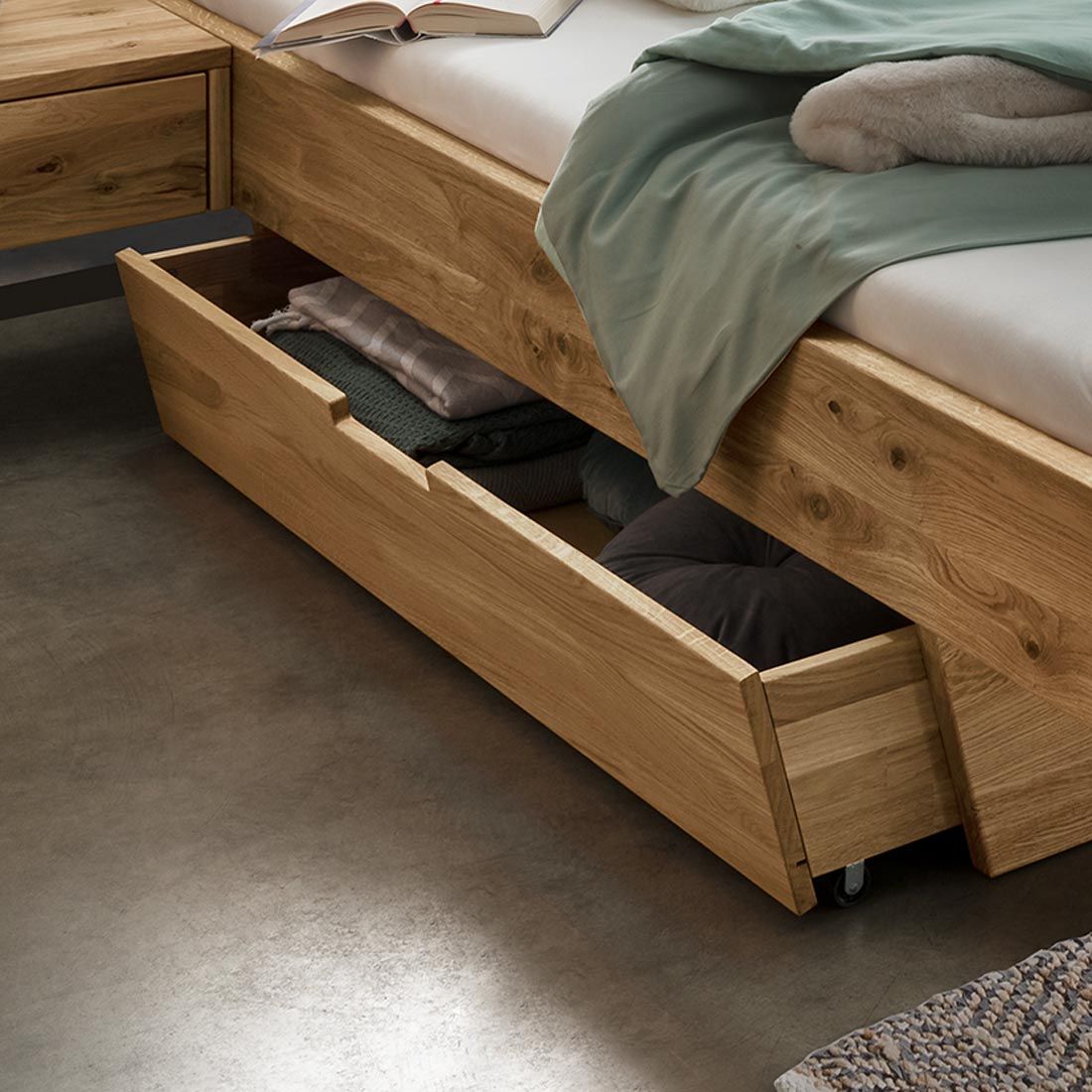 Bett Adrien Komfort Wildeiche Massivholz mit Schubkasten