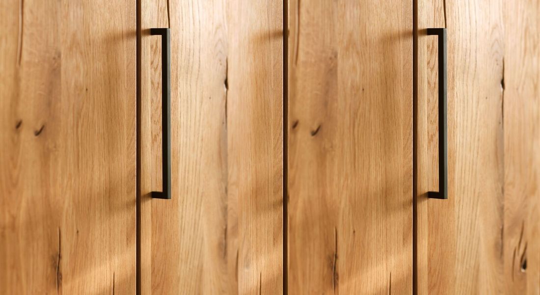 Falttüren-Kleiderschrank Lisana Wildeiche Massivholz