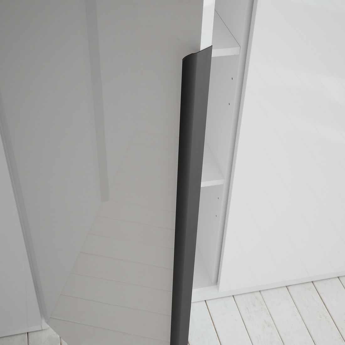 Drehtüren-Kleiderschrank Torvian 302x225cm mit Innenausstattung Weiß Hochglanz