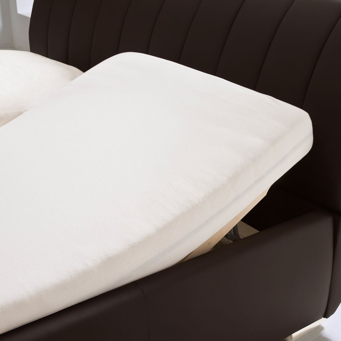 Polsterbett Lewdown Komfort mit Bettkasten und Lattenrost