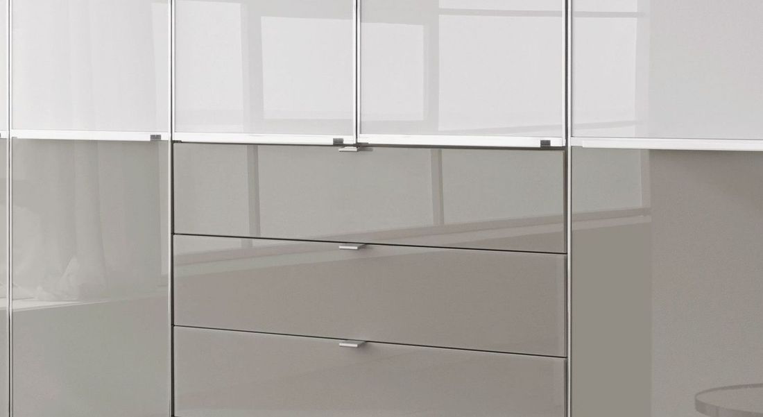 Drehtüren-Kleiderschrank Shanvalley mit Glasfront und Schubladen