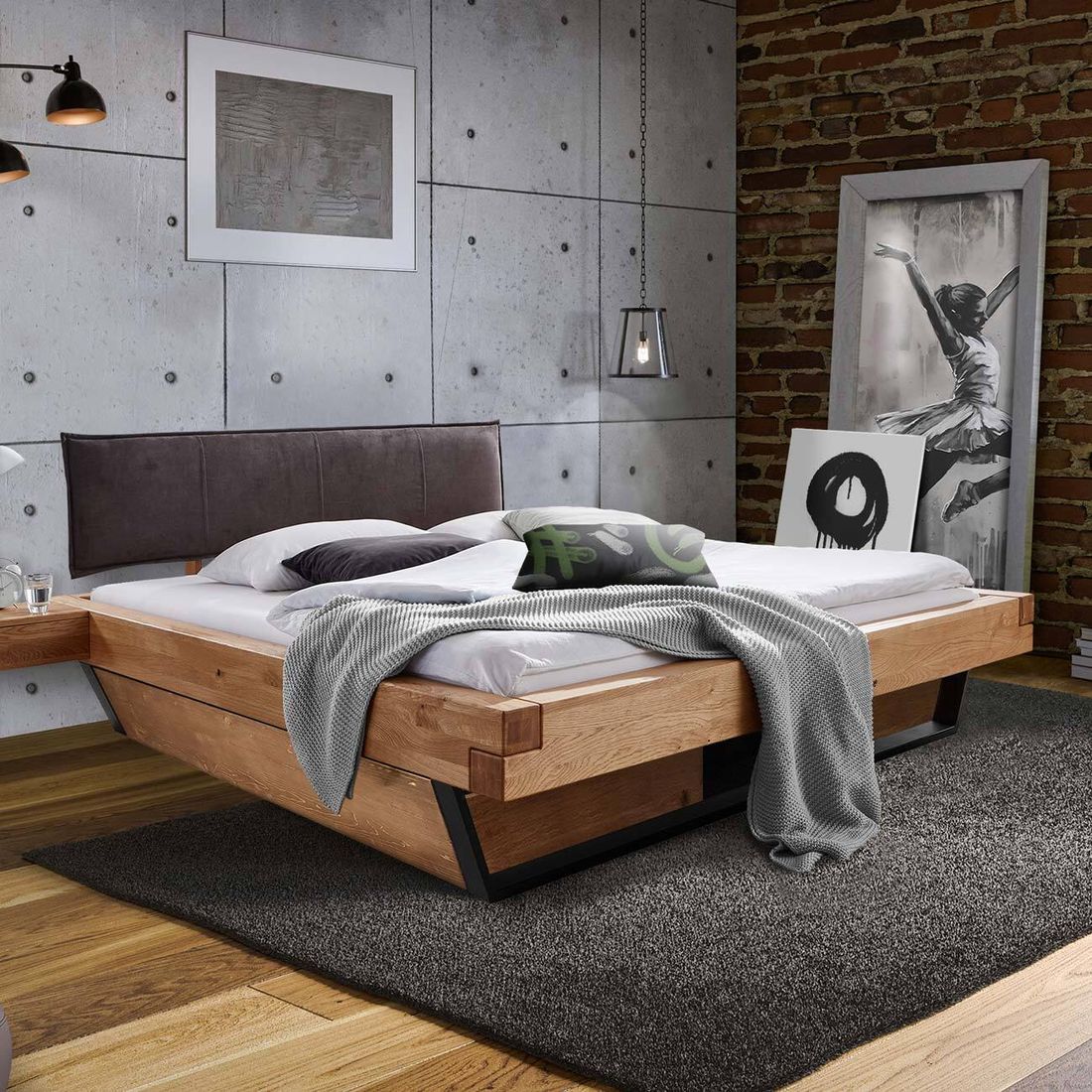 Balkenbett Nerine Wildeiche Massivholz mit Schubkasten