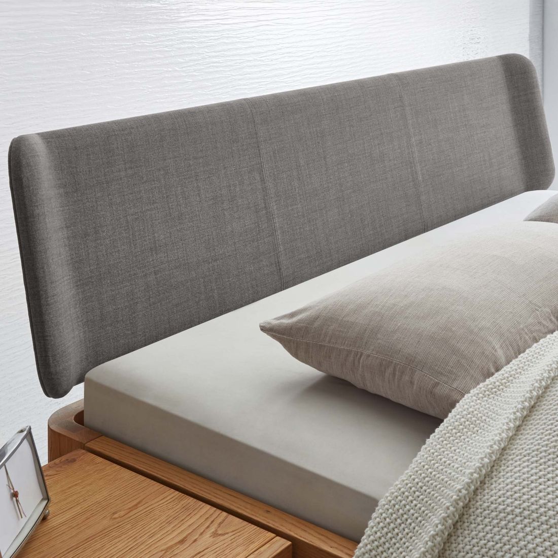 Bett Sandel Wildeiche Massivholz