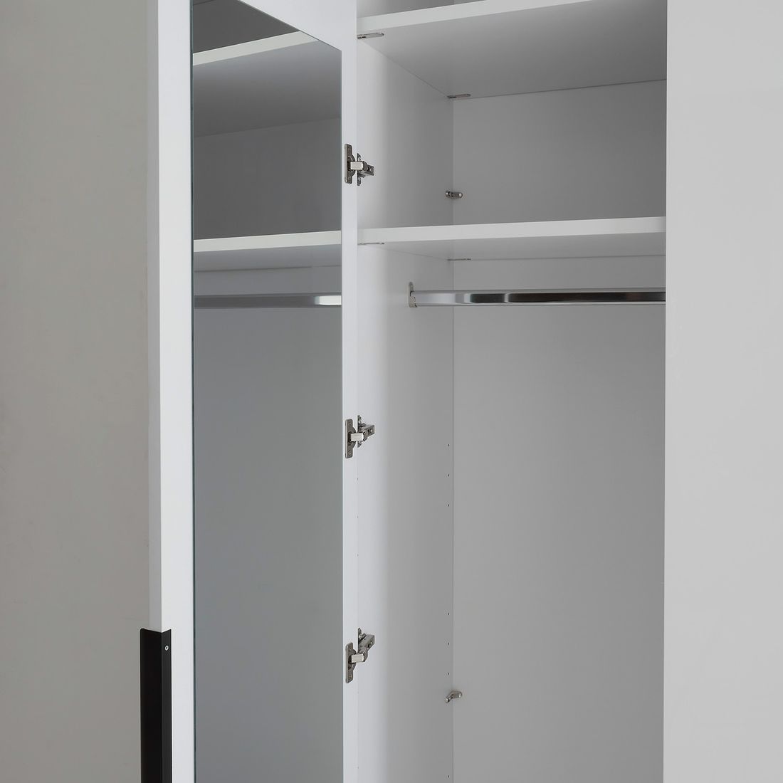 Drehtüren-Kleiderschrank Torvian 302x225cm mit Innenausstattung Weiß Hochglanz