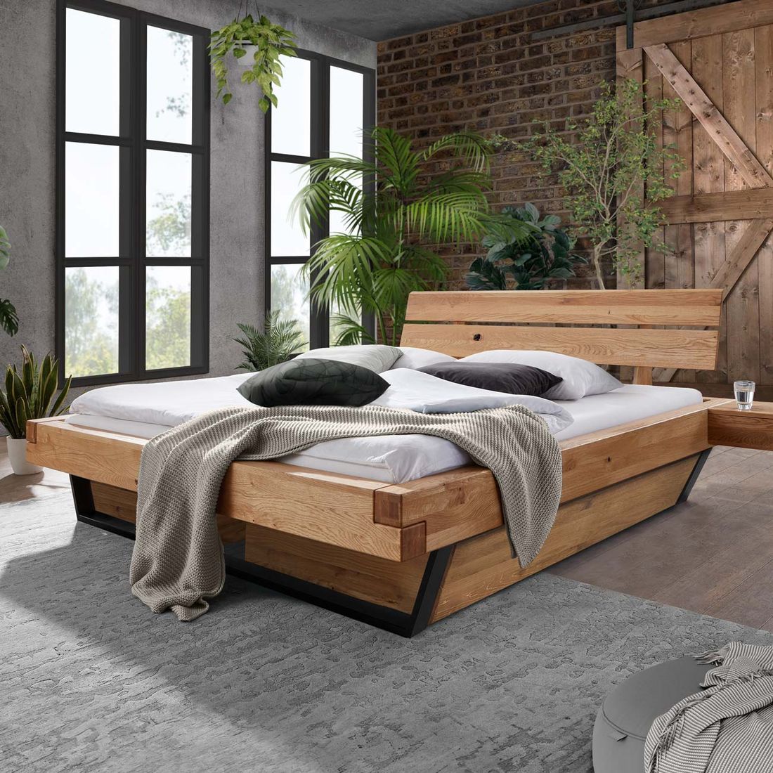 Balkenbett Rubus Wildeiche Massivholz mit Schubkasten