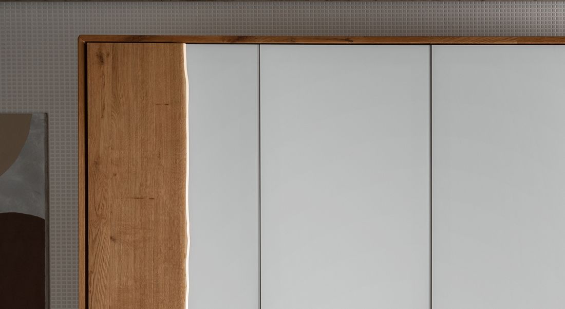 Drehtüren-Kleiderschrank Imst Wildeiche Massivholz mit Glasfront