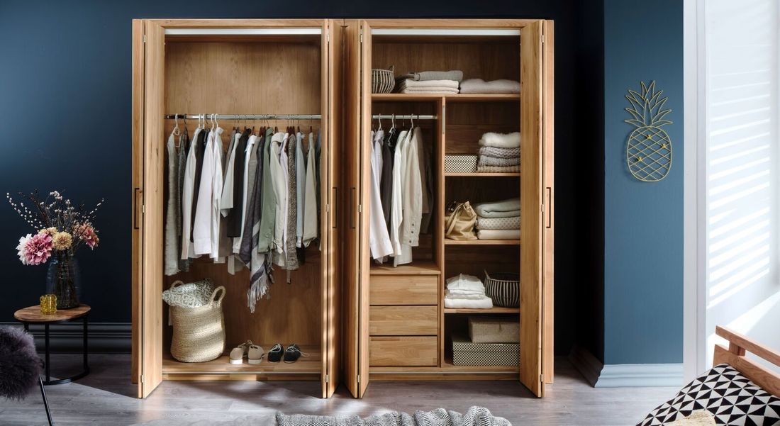 Falttüren-Kleiderschrank Lisana Wildeiche Massivholz