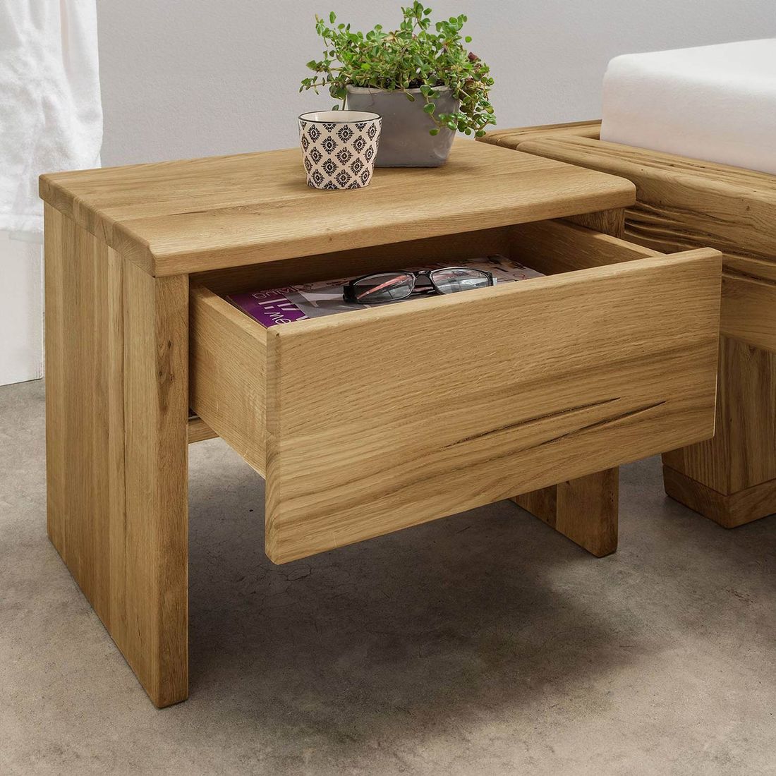 HOMELIV. Nachttisch Rigolato Wildeiche Massivholz H 42cm