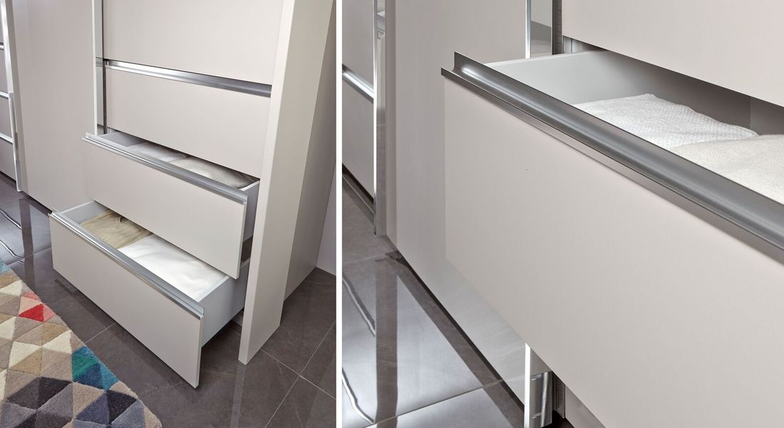 Schwebetüren-Kleiderschrank Tanaria mit Spiegel und Schubladen