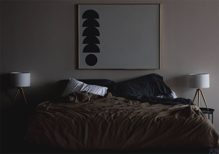 Schlafzimmer schwarz mit Bild