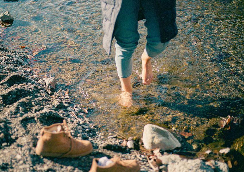 Barfuß im Wasser Barfuß im Wasser