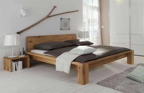 Holzbett