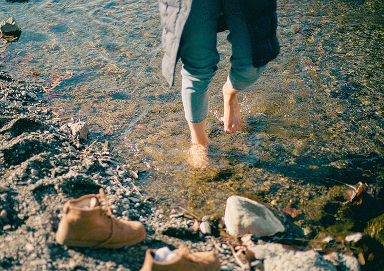 Barfuß im Wasser