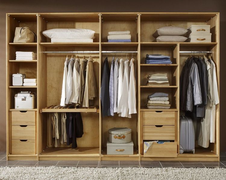 Innenausstattung-Kleiderschrank