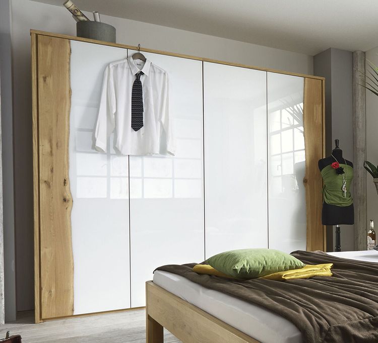 Wildholzschrank