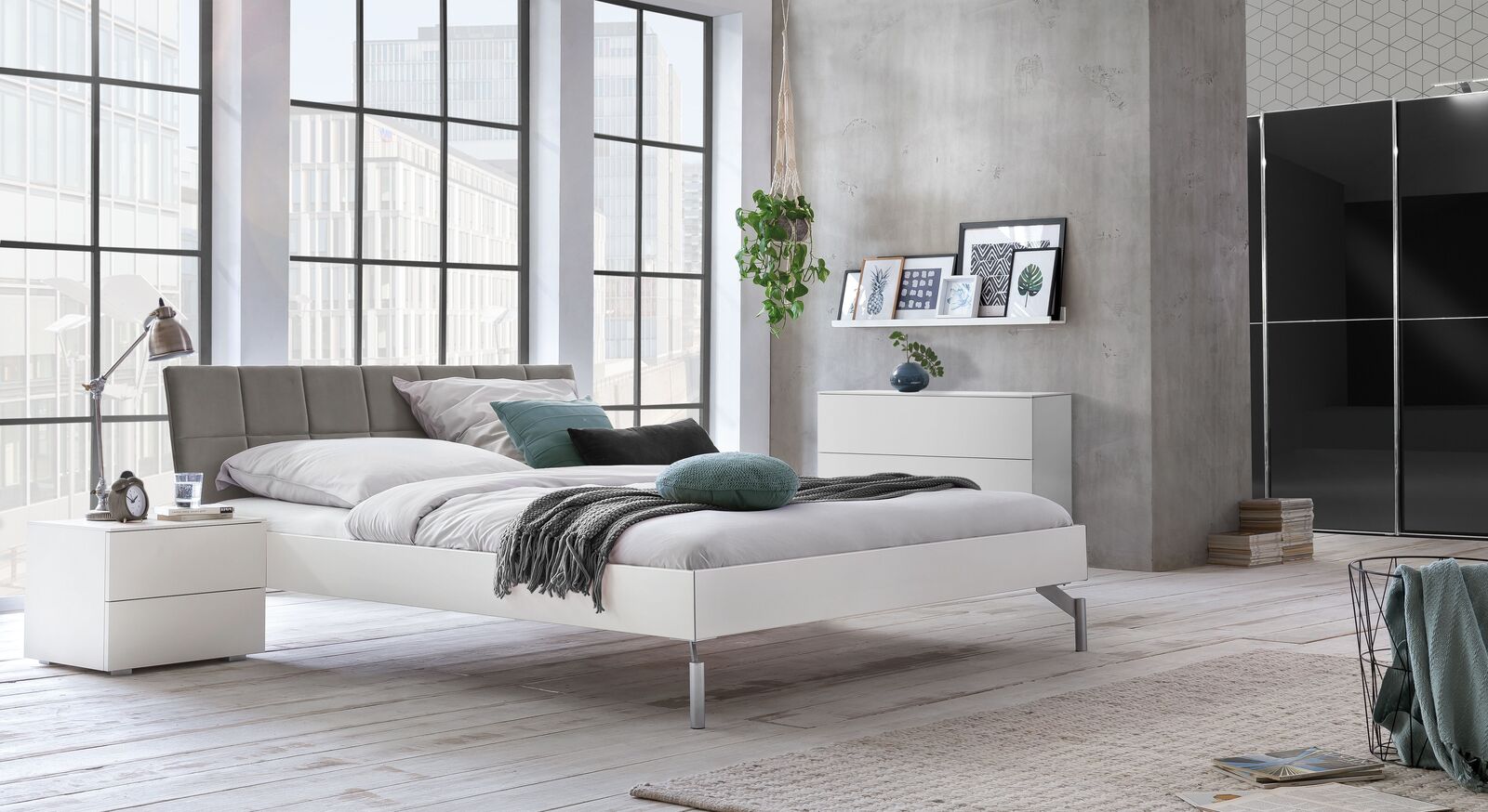 Bett Akuma mit passender Schlafzimmer-Ausstattung