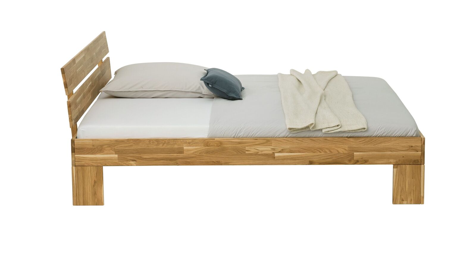 Bett Kanata aus stark gemasertem Wildeichenholz