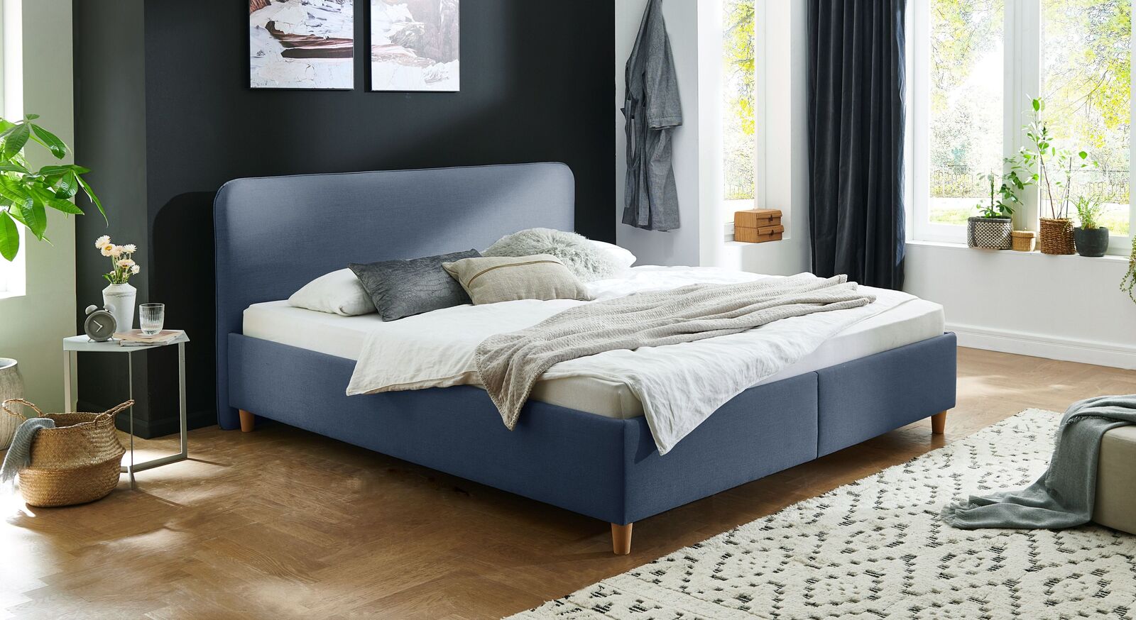 Bett Kannur mit hochwertigem Webstoff in Blau