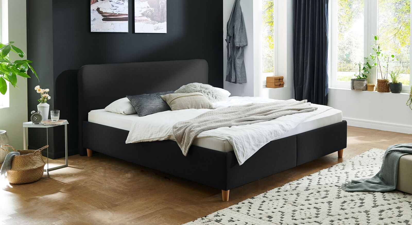 Bett Kannur mit hochwertigem Webstoff in Schwarz