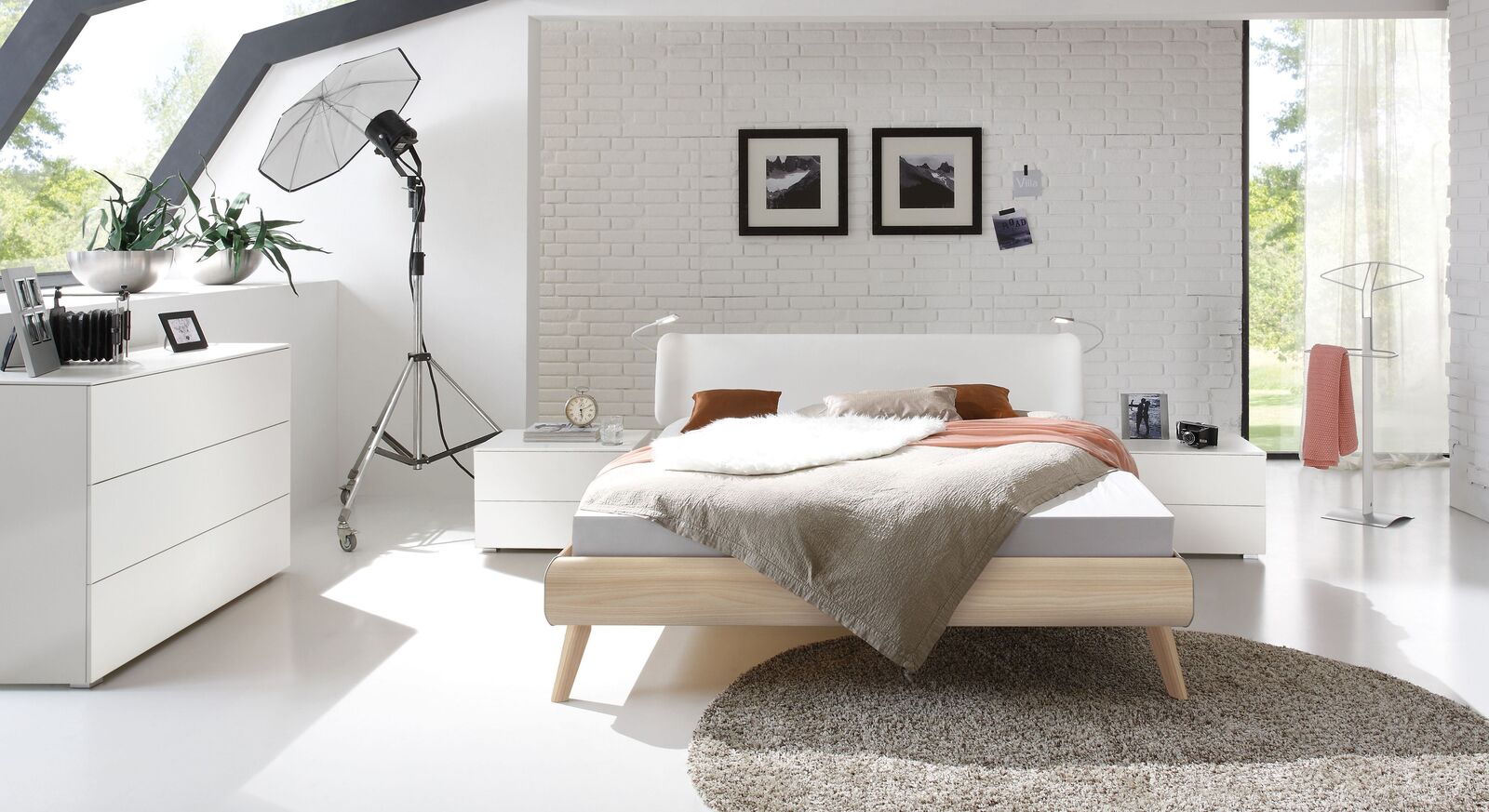 Bett Labrea mit passenden Schlafzimmermöbeln