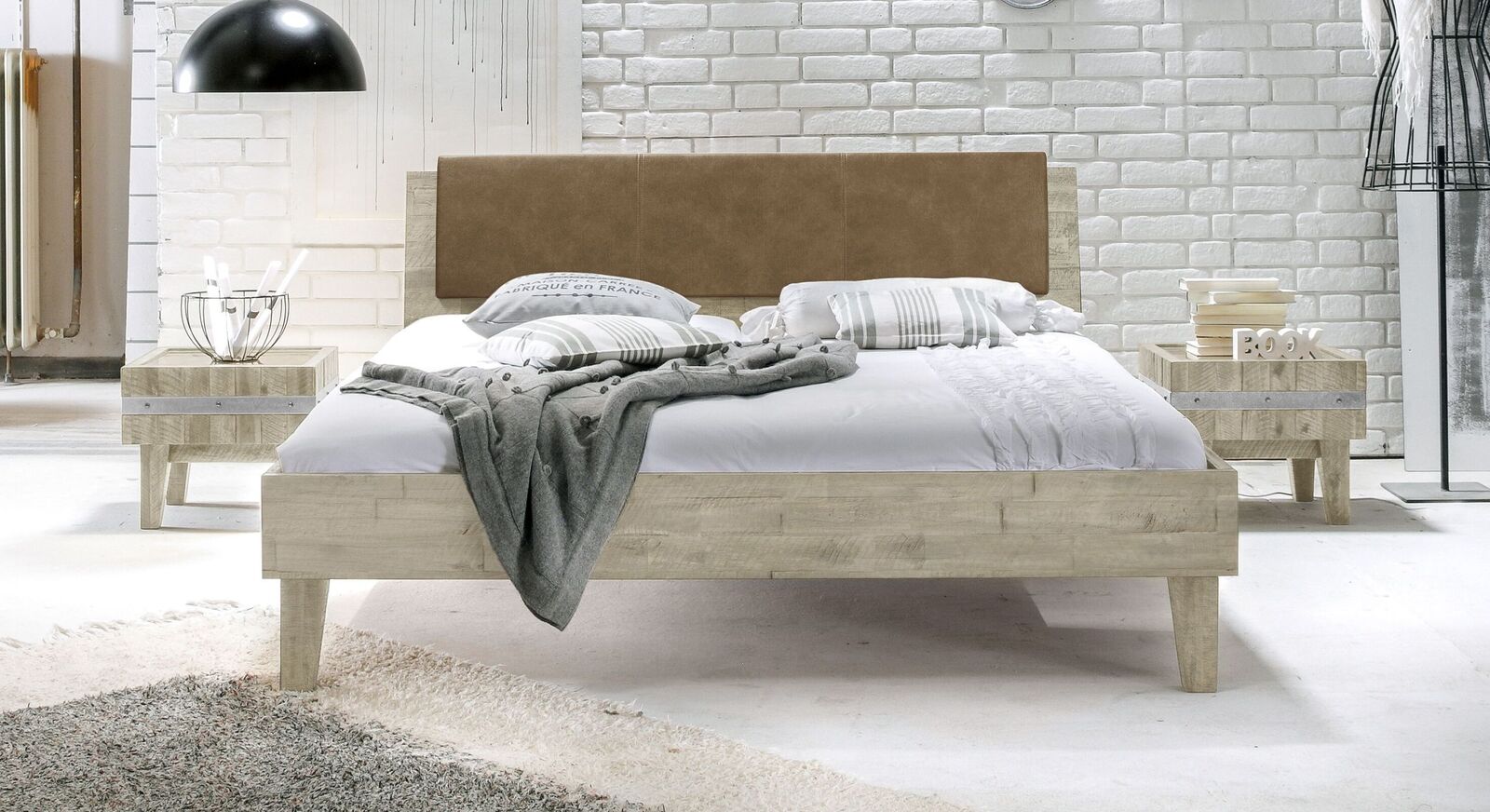 Bett Paraiso aus weißer Akazie