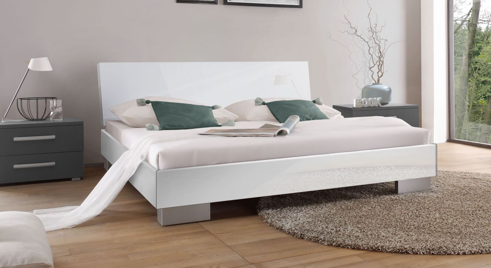 Bett Piceno mit pflegeleichter Oberfläche