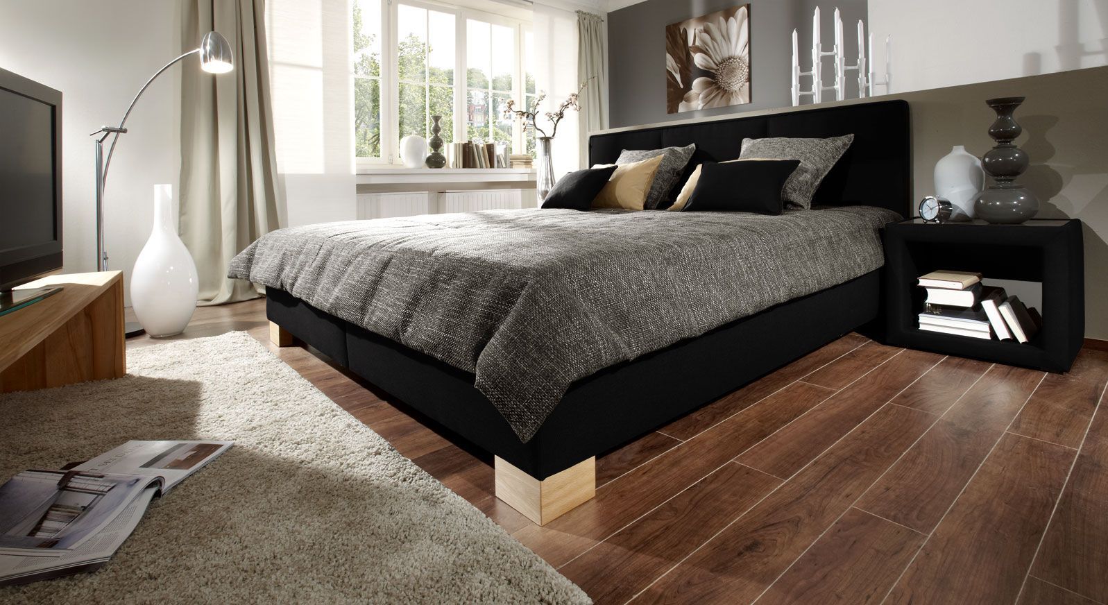 Elegantes Bett in Stoffbezug in schwarz