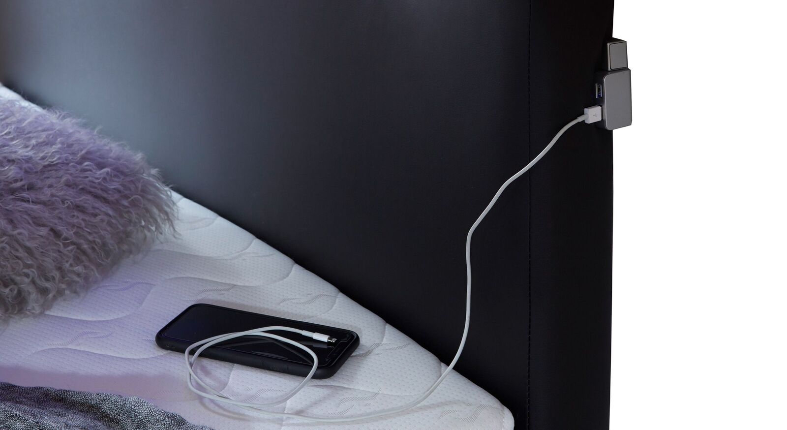 Bettkasten-Boxspringbett Xaya mit USB-Anschlüssen im Kopfteil