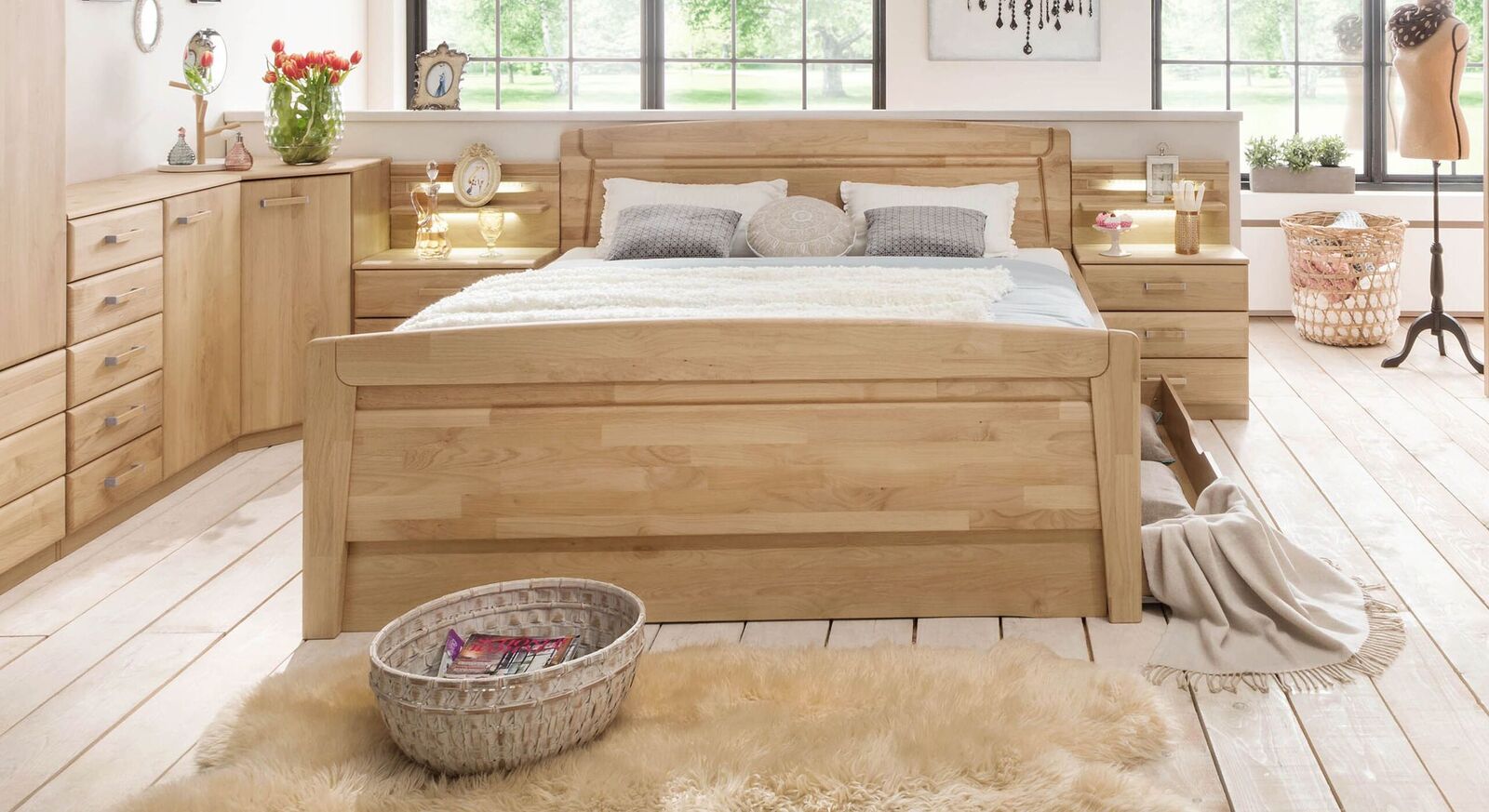 Robustes Komfort-Doppelbett Temara aus massivem Erlenholz
