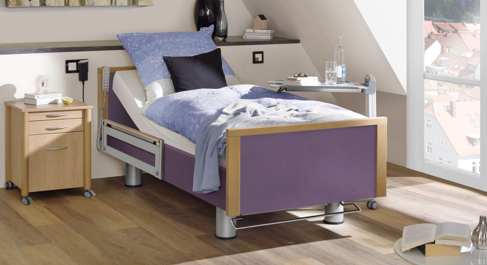 Komfortbett mit Pflegebett-Funktion Sylt mit violettem Stoff