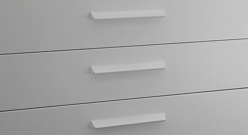 Holz-Winkelgriffe für Kommoden aus weiß deckender Buche