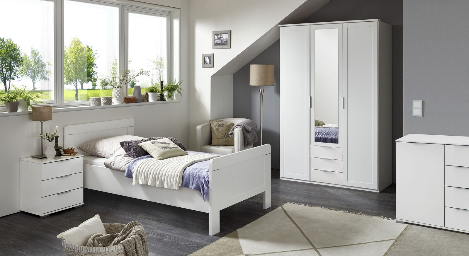 Komplett-Schlafzimmer Aradeo mit Komfort-Einzelbett mit weißen Möbeln